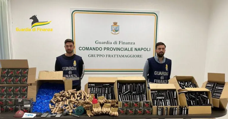 Finanzieri trovano una Santabarbara nel palazzo: nascosti 50mila euro di botti, un arresto