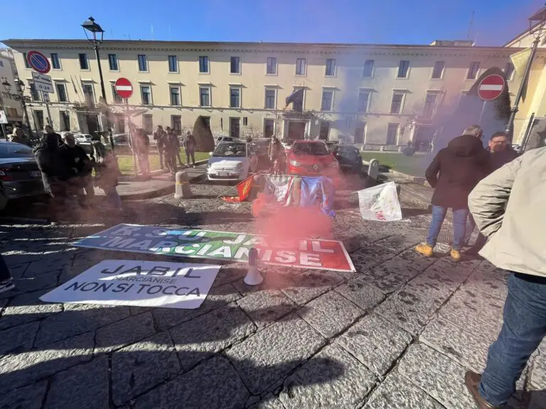 Jabil, proclamato sciopero contro la chiusura: ore cruciali