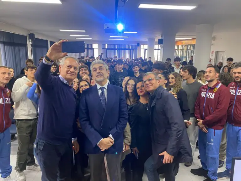 Questore incontra i ragazzi del Liceo Quercia per parlare di legalità