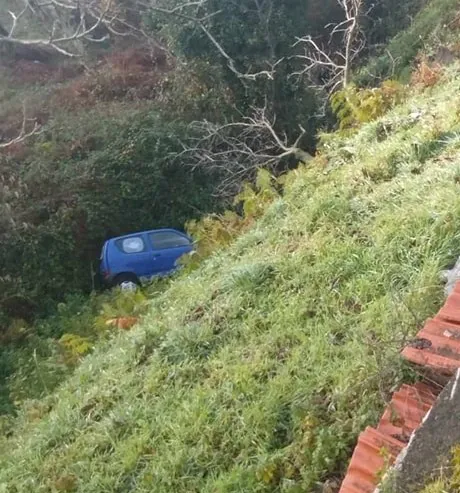 Brutto incidente sulla Provinciale: auto finisce in un fossato