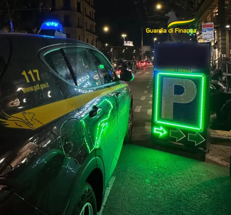 Stangata sui garage: auto sui marciapiedi e tariffe fino a 15 euro all’ora