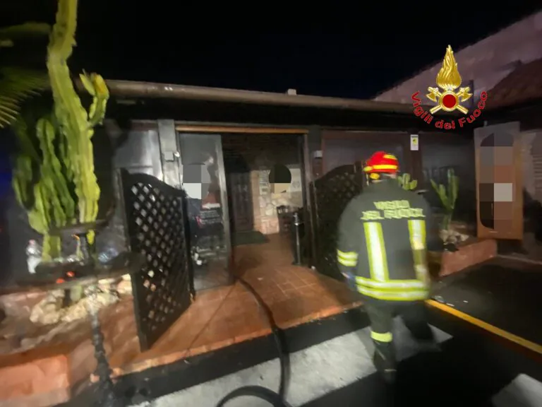 Pub danneggiato da incendio, lo staff: Torniamo presto