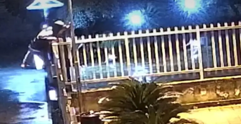 Uomo insegue una donna fin sotto casa in piena notte