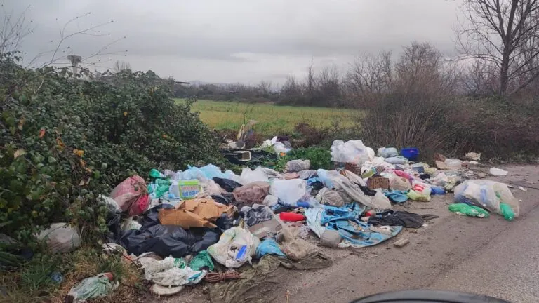 Sversamento illecito di rifiuti e roghi tossici: la denuncia dei gruppi ambientalisti