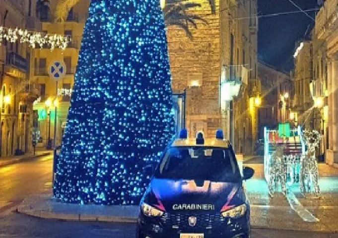 Fanno irruzione durante Cenone e arrestano ricercato: “Fatemi almeno finire di mangiare con mammà”