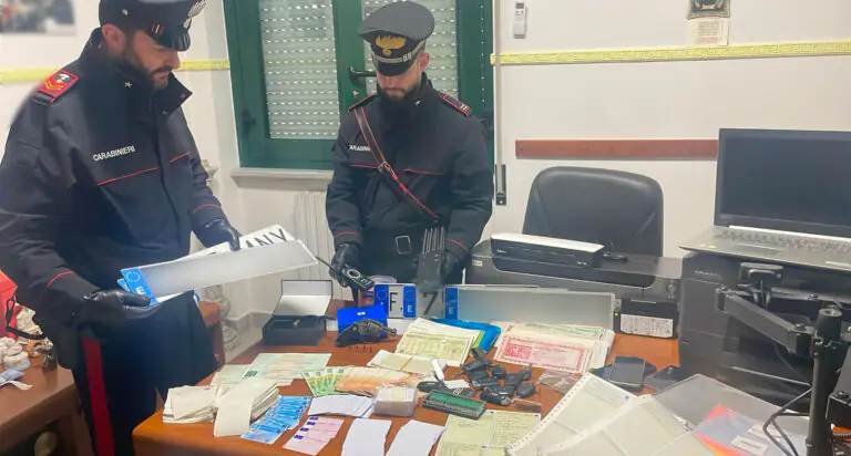 Braccato dai militari con Suv rubato e pistola illegale