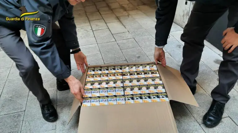 Sigarette di contrabbando importate da barche di pescatori, 16 arresti