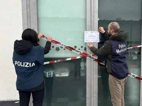 Polizia chiude B&B e ristorante giapponese