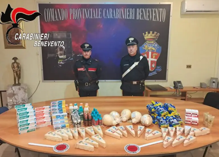 Colpi in due supermercati della Valle, 8 nei guai: scattano arresti
