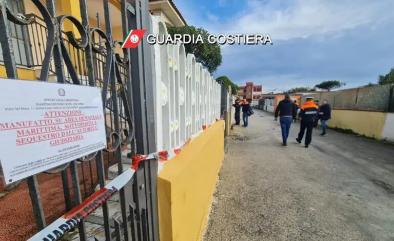 Ruspe sulle villette al mare del clan, avanti con le demolizioni