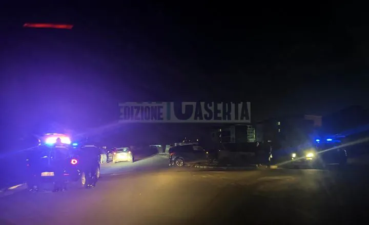 Violento impatto tra 2 auto, c’è un ferito