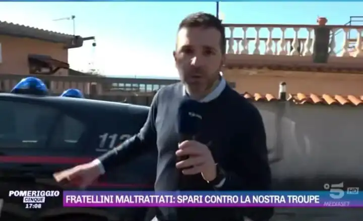 Spari contro troupe di Pomeriggio 5 e Storie Italiane durante servizio sui bimbi maltrattati
