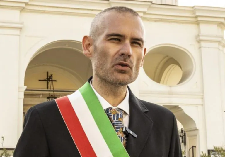 Corruzione in Comune, 10 indagati nell’inchiesta sul sindaco
