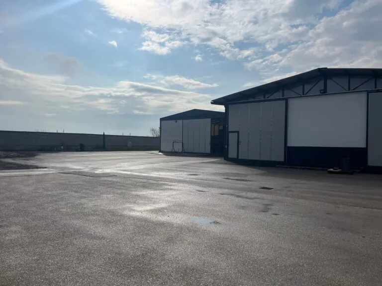 Realizza tipografia su zona agricola senza fogne e permessi: doppio sequestro