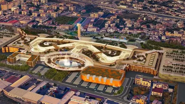Operaio precipita dal cantiere del centro commerciale