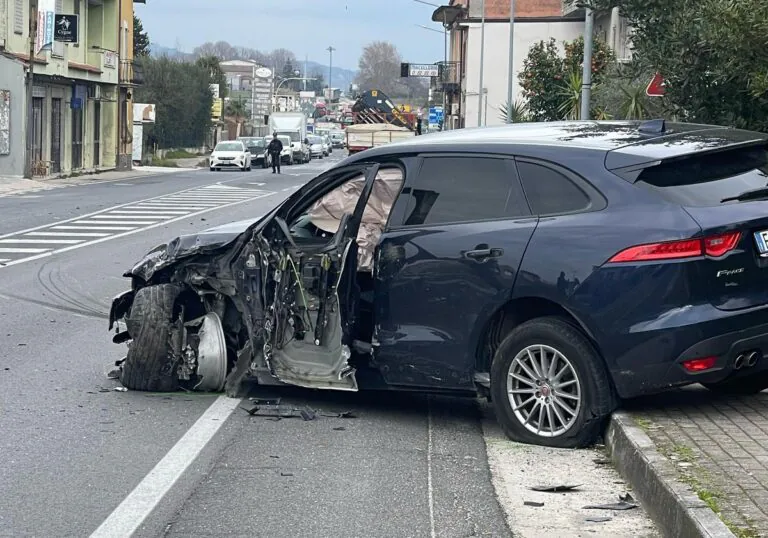 Schianto nella valle, c’è un ferito