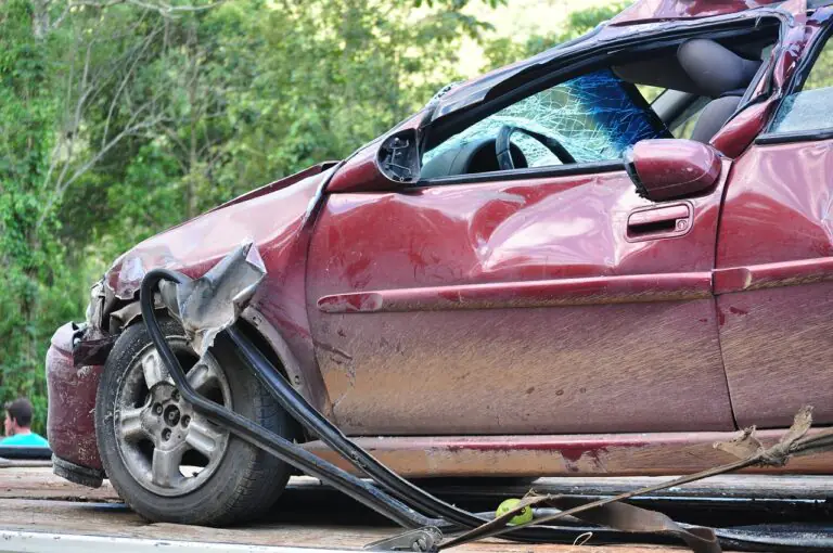 Si ribalta sullo stradone: automobilista trasportata d’urgenza