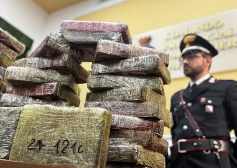 Intercettato carico di droga da 10 milioni, 2 in manette