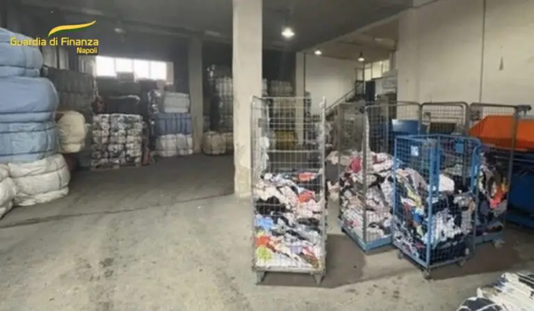 Finanza fa irruzione nello stabilimento e trova 21 operai in nero