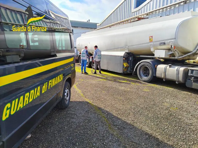 Gasolio illegale, fermata cisterna con 30mila litri di “Designer Fuel”