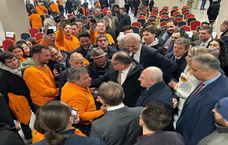 De Luca nel Casertano per incontrare gli allevatori: “Latte nostrano per la mozzarella”
