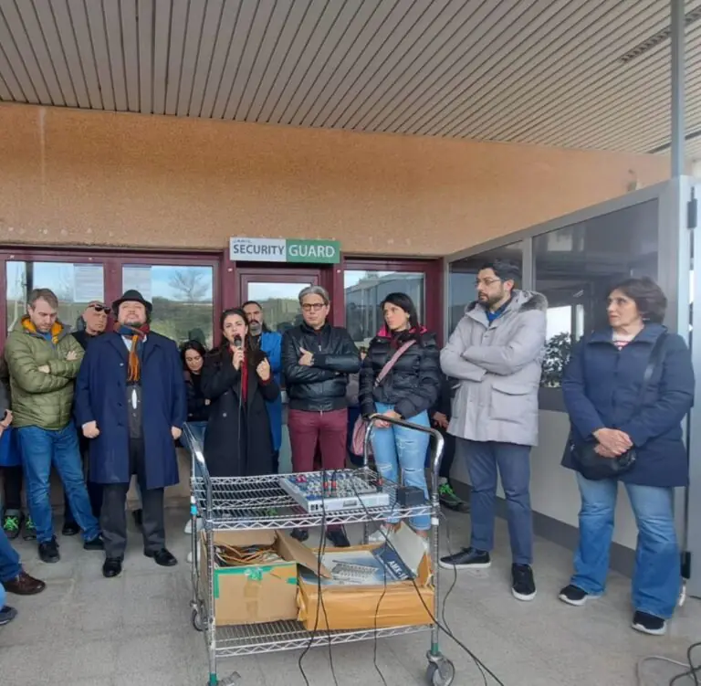 Lo stato maggiore casertano dei 5 stelle alla Jabil: Priorità alle richieste dei lavoratori