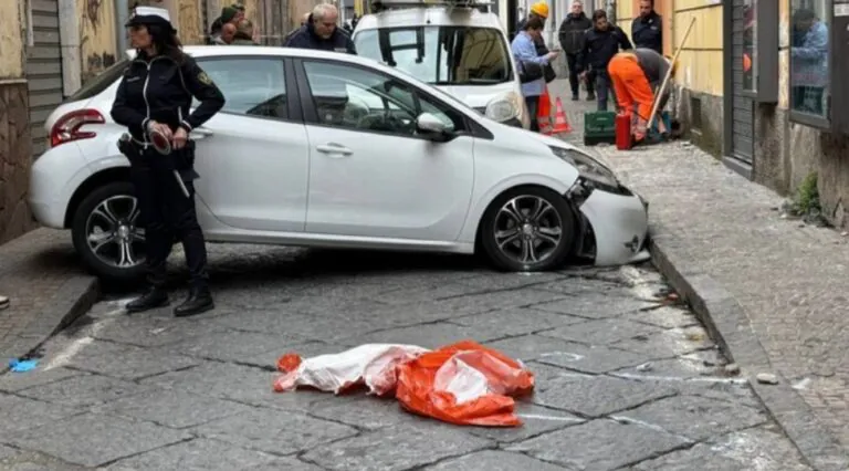 Auto sbanda e uccide donna: tragedia in centro