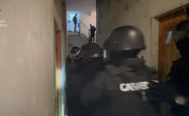 Carabinieri chiudono piazze di spaccio, 13 arresti
