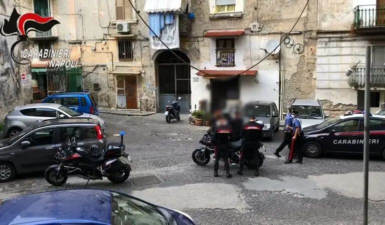 Spari in centro, muore 20enne: è familiare di giovane vittima del clan