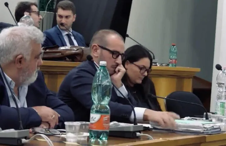 Trombetta alle prese con una nuova crisi, Guerriero rimette gli argini al commissariamento