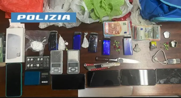 Blitz in piazza, zio e nipote arrestati con la droga