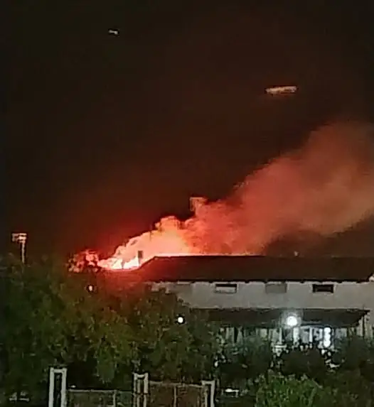 Paura nella frazione: immobile prende fuoco all’improvviso
