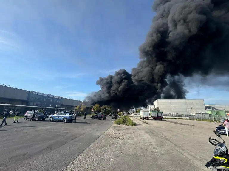 Disastro Chimpex, esploso silos con acetone: stabilimento bruciato era sotto sequestro da 3 mesi