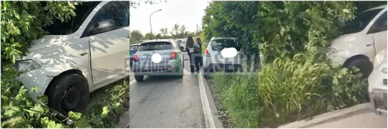 Tamponamento a catena, auto finisce fuori strada