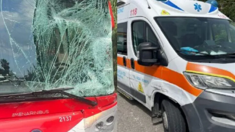 Impatto choc tra auto e pullman, 3 i feriti tra cui un neonato