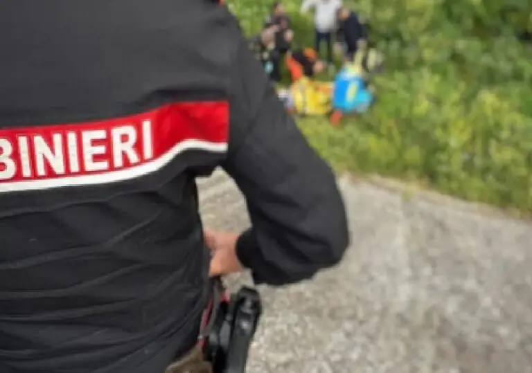 Corda e catena umana dopo gesto estremo: ecco chi salvato l’uomo che si è lanciato nei Lagni