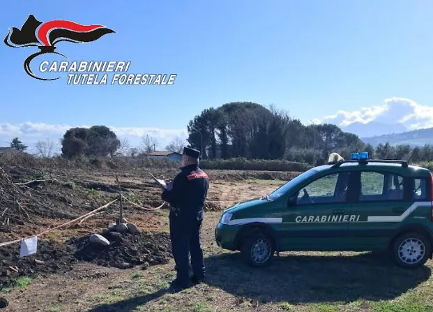 Militari scoprono lavori abusivi alla rete fognaria in un’area archeologica: 3 nei guai