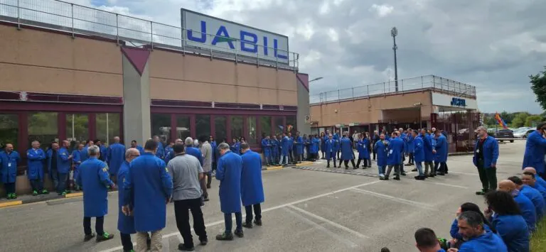 Jabil, sindacati contro le ferie imposte: il Governo non può voltarsi