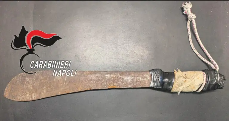 A Ischia a Pasquetta come Tony, ma col machete nei pantaloni