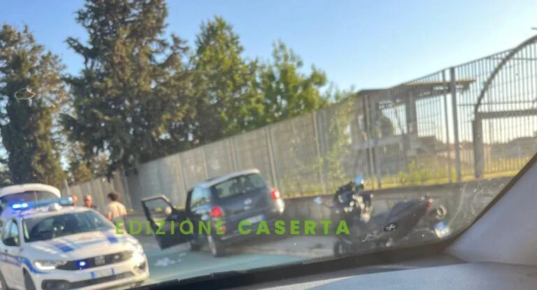 Malore alla guida perde controllo e sbatte contro muretto