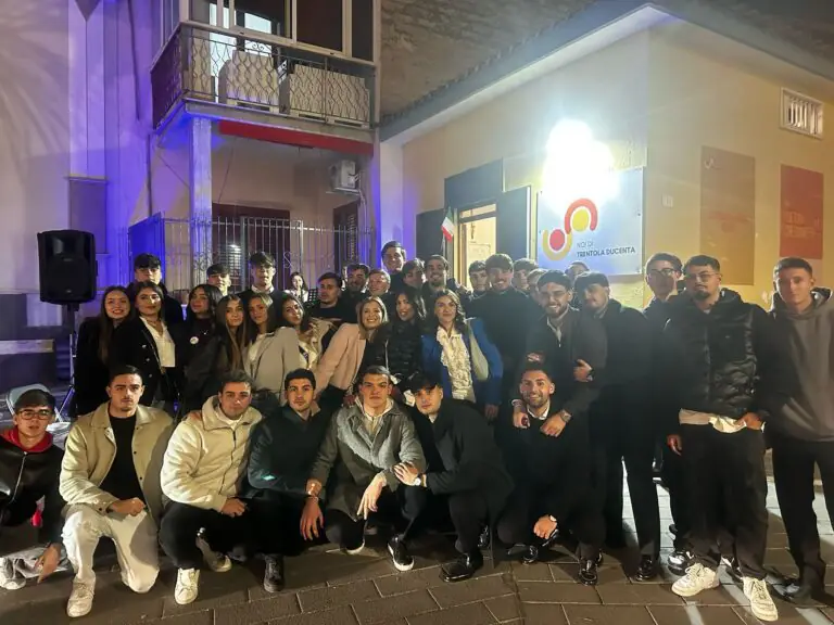 L’associazione “Noi di Trentola Ducenta” con Daniele Doria nella finale di Amici