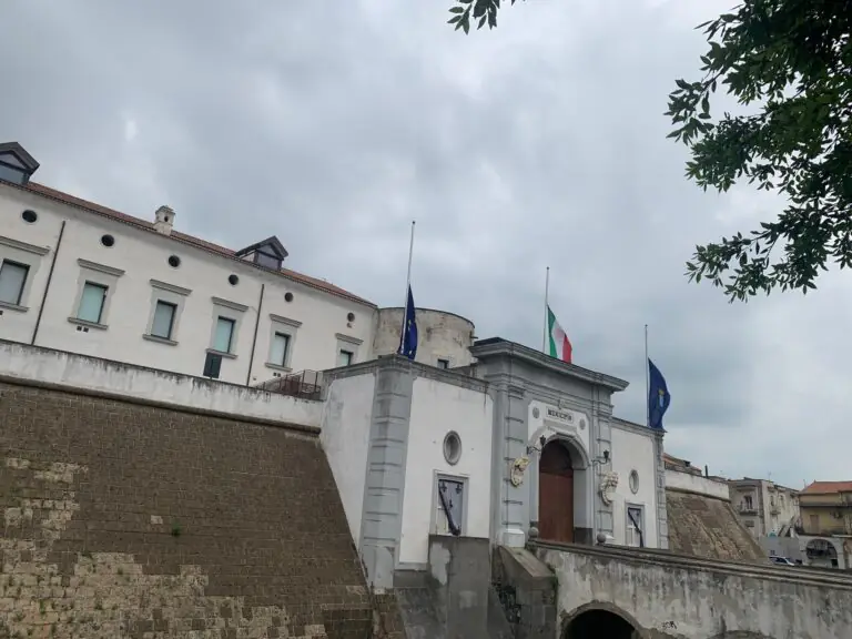 Castello dei Conti apre al teatro: 8 serate gratuite