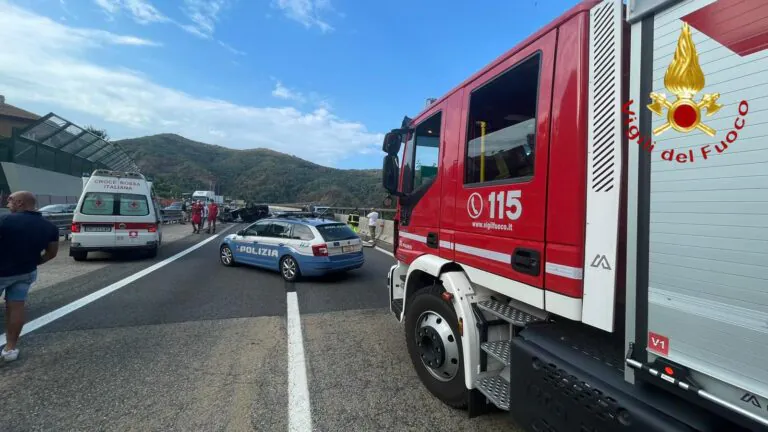 Dramma in autostrada: muore lanciandosi dal viadotto