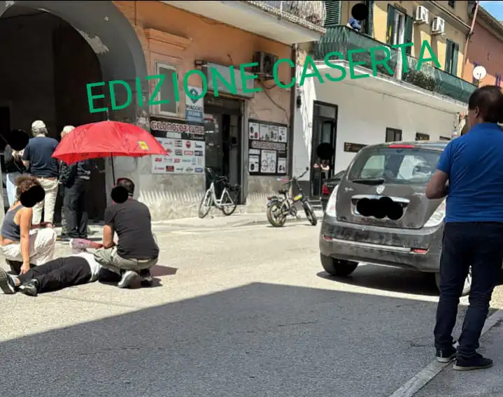 Travolta in pieno centro, trasportata in ospedale