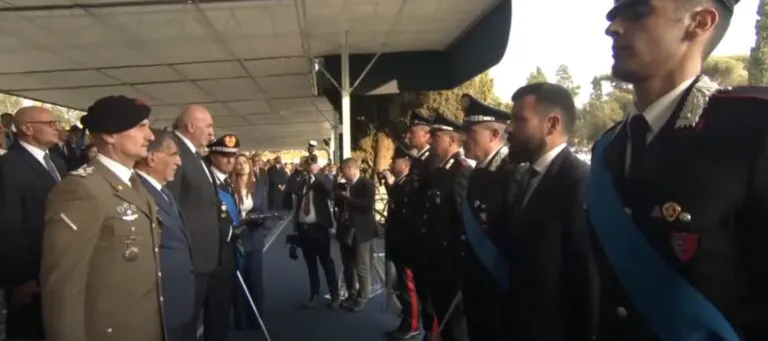 Rapina con fucili sventata: medaglia di bronzo per 5 carabinieri della compagnia