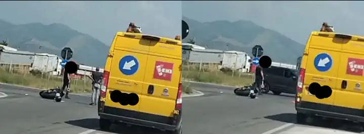 Terribile incidente al solito posto: in 2 sbalzati dallo scooter e trasportati d’urgenza