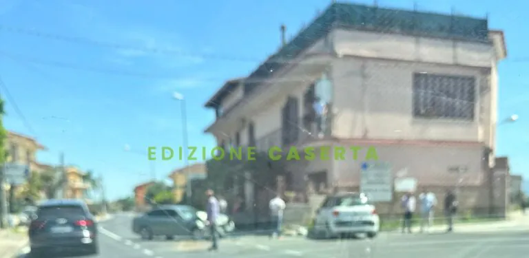 Frontale choc al confine tra 2 comuni, paura per i conducenti