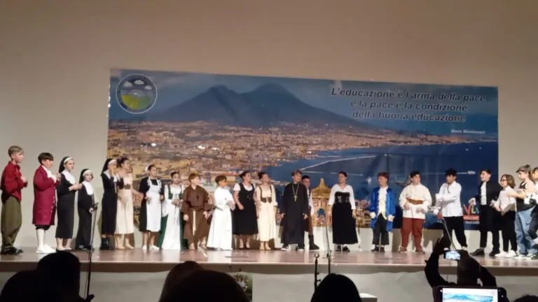 “I promessi sposi risciacquati nel Golfo”: successo per lo spettacolo della scuola casertana