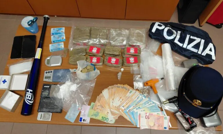 Operazione antidroga nel rione, ci sono arresti