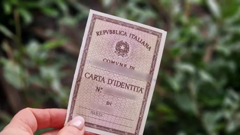 La carta d’identità cartacea da agosto non sarà più valida, è obbligatorio passare a quella elettronica